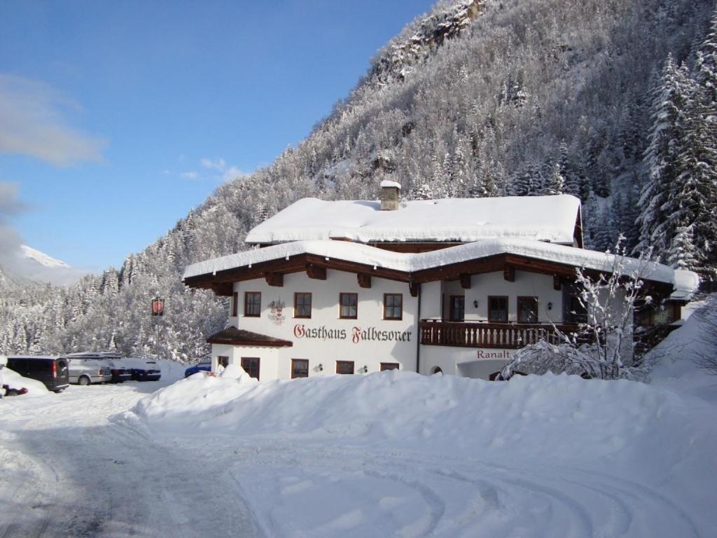 Gasthaus Falbesoner Apartamento Gschnitz Exterior foto