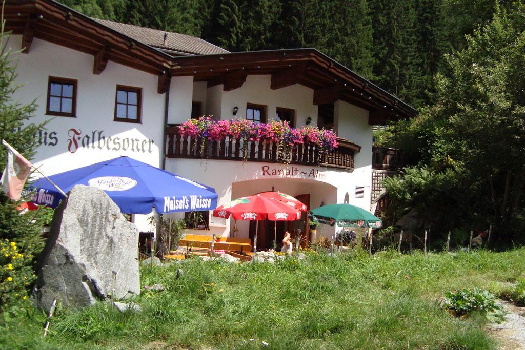 Gasthaus Falbesoner Apartamento Gschnitz Exterior foto